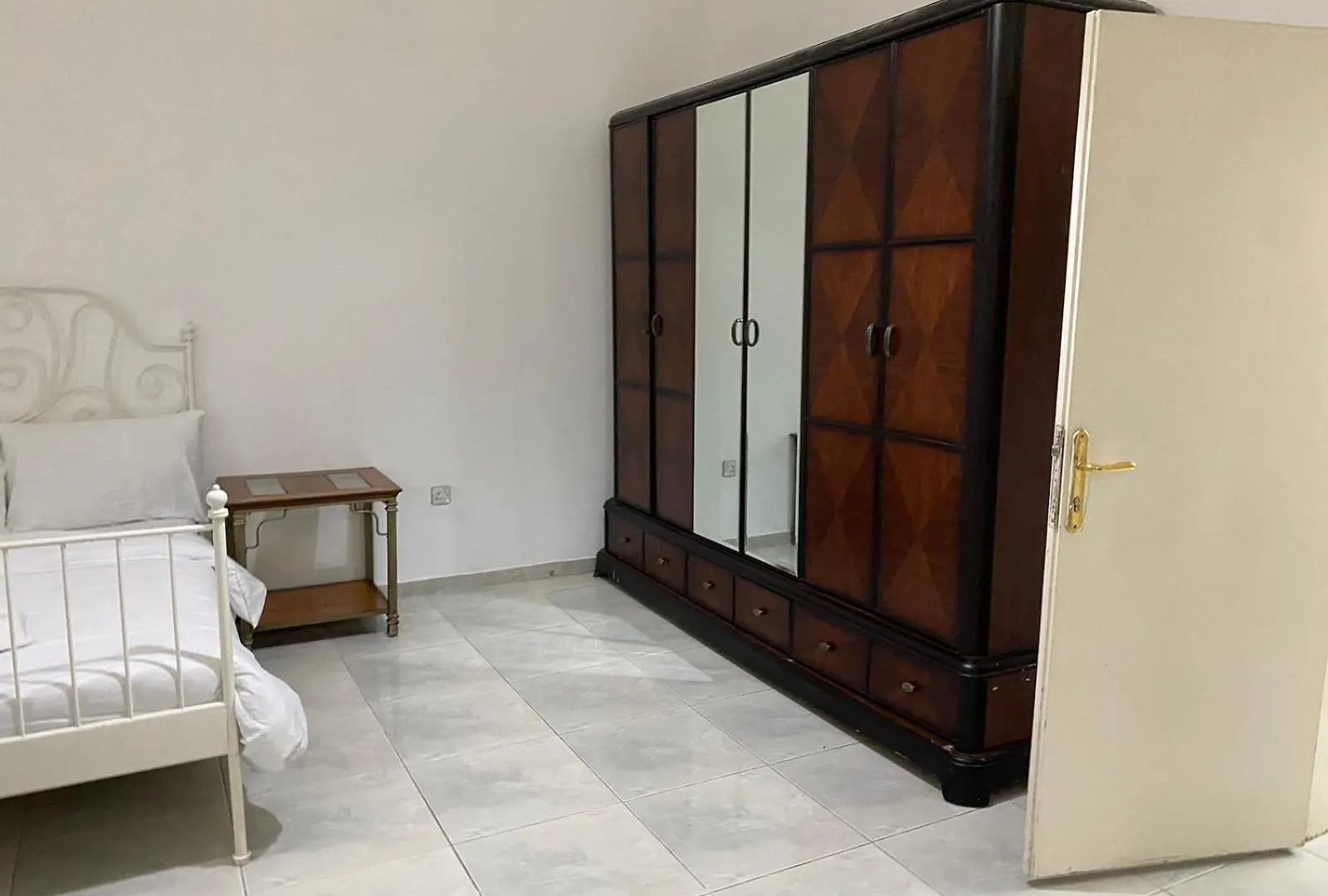 דובאי Comfortable Private Rooms In Compound Housing 0*,  איחוד האמירויות הערביות