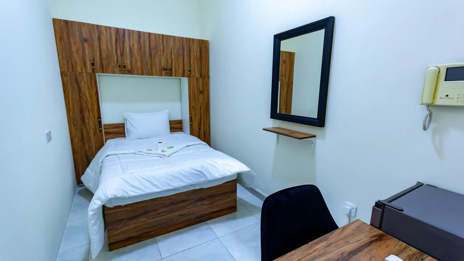 דובאי Comfortable Private Rooms In Compound Housing בית הארחה