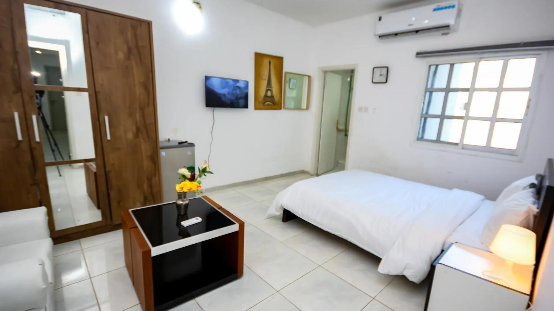 דובאי Comfortable Private Rooms In Compound Housing בית הארחה