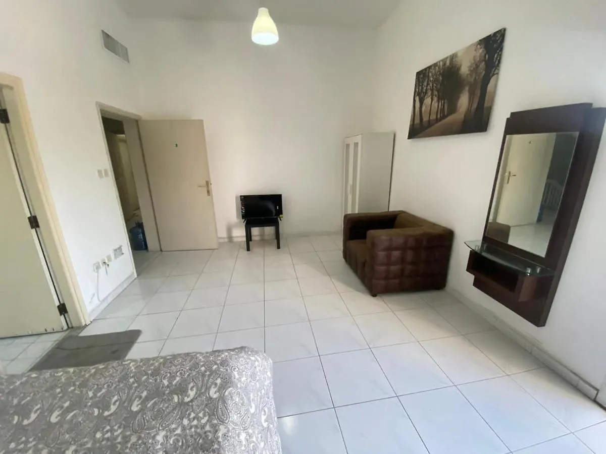 Guest house Comfortable Private Rooms In Compound Housing Dubai United Arab Emirates